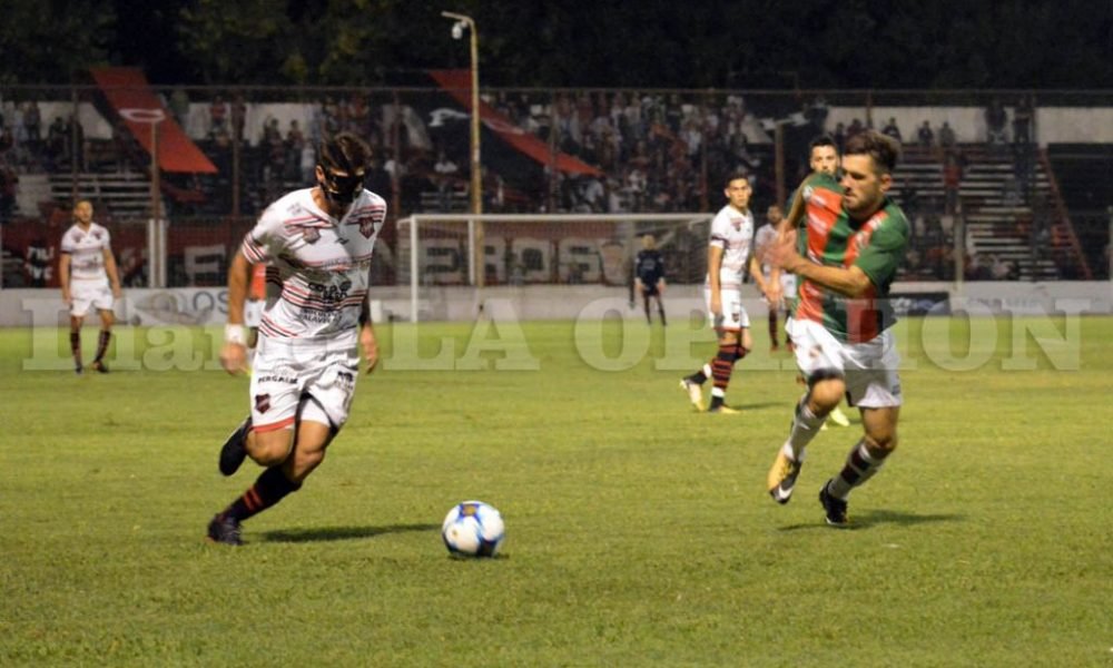 Douglas le ganó a Sportivo Las Parejas y sigue de racha