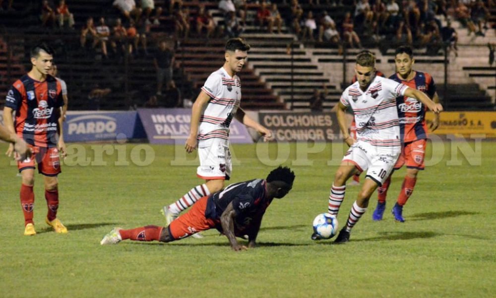 Douglas empató con Depro y quedó lejos de la pelea