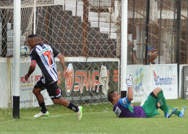 For Ever cerró su Octogonal con una goleada ante el Bicho de Sunchales