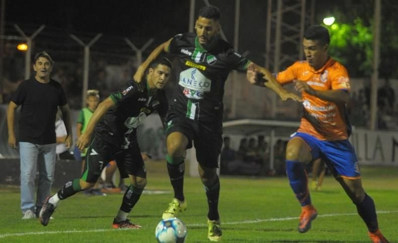 Villa Mitre perdió ante Roca y sigue último