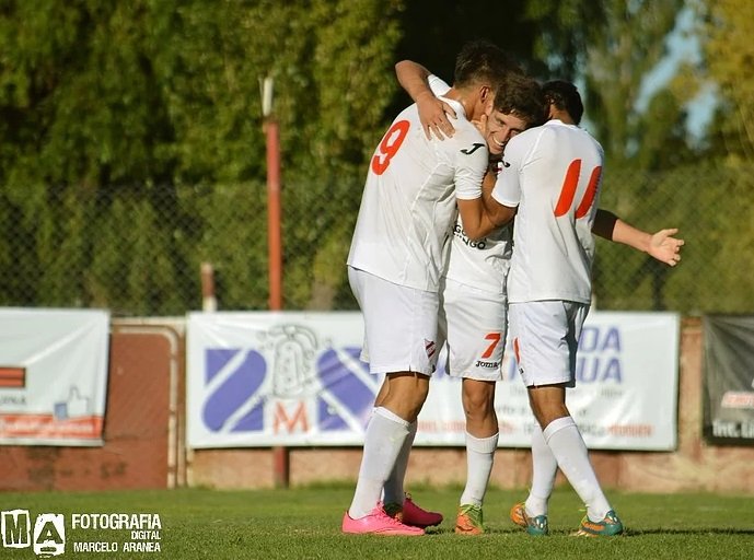 El Rojo Neuquino volvió a ganar y salió del descenso directo