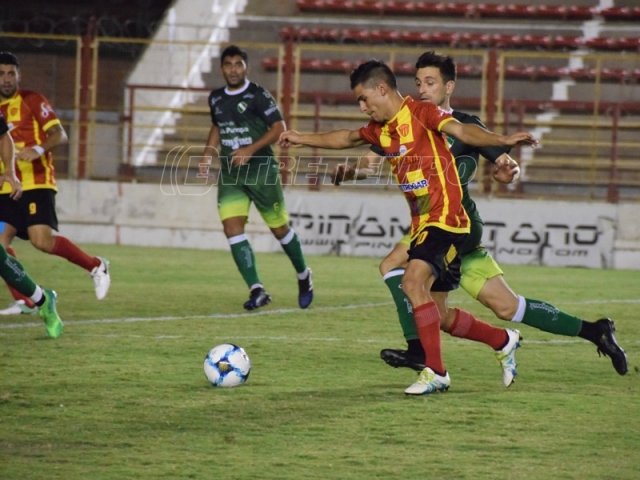Sarmiento empató ante Ferro y pasó con tranquilidad