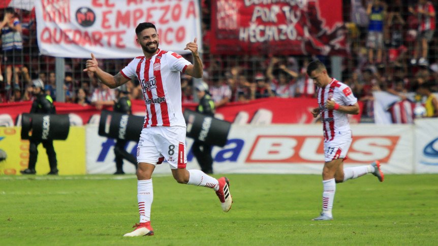 El Santo goleó a Brown y retornó a la punta