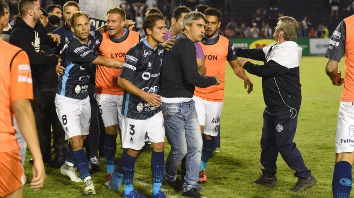 Con polémica, Independiente Rivadavia cayó ante Riestra