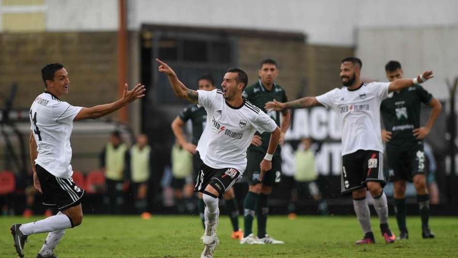 Riestra venció a Ferro y sueña con la salvación