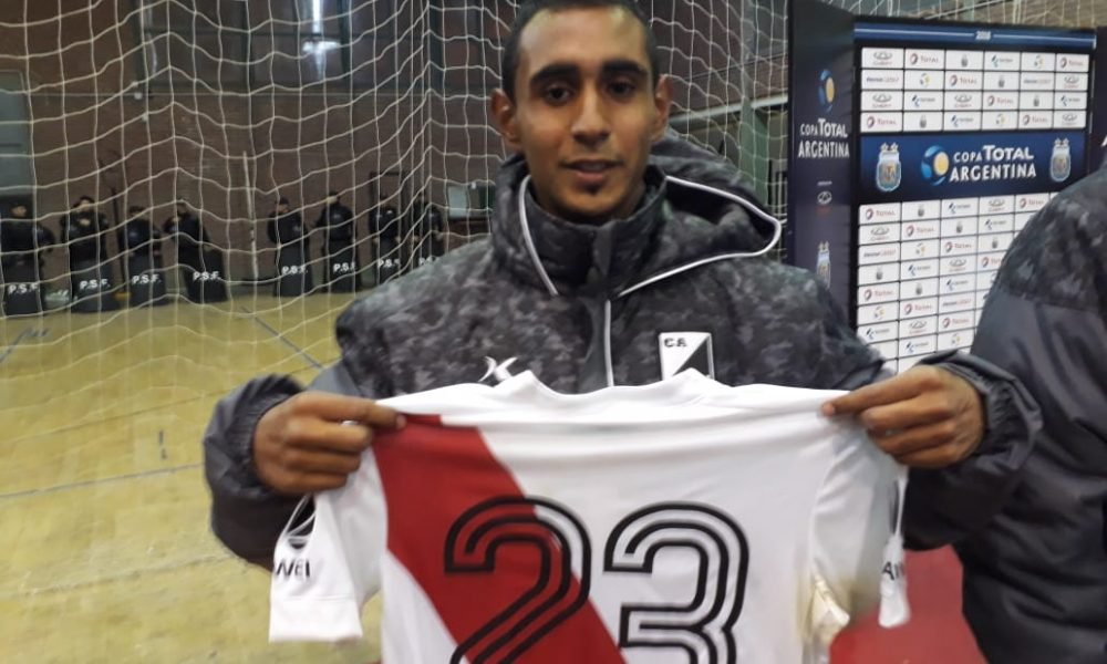 A pesar de la derrota, Matías Encina se fue con una sonrisa