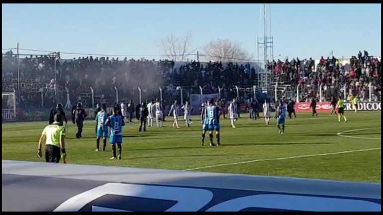 Cipolletti perdió con Almagro en un partido suspendido por incidentes