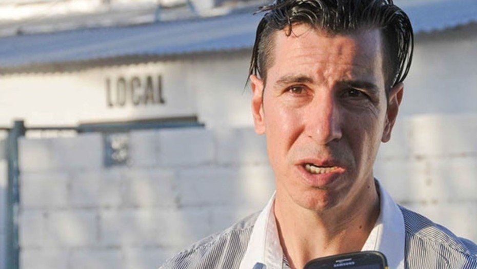 Esmerado dejó de ser el técnico de Temperley