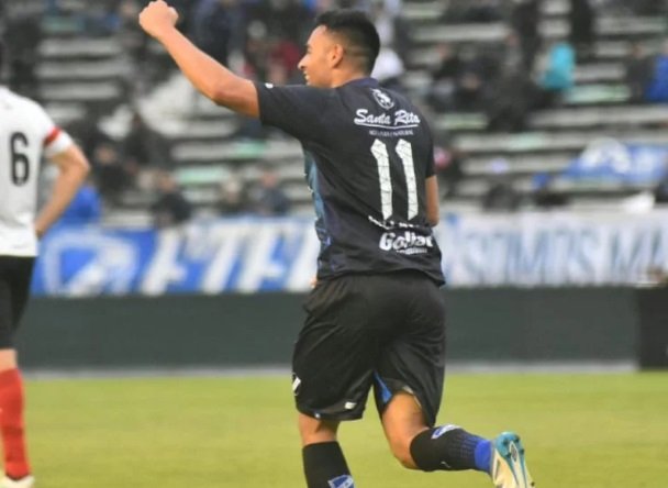 Alvarado debutó con un triúnfo
