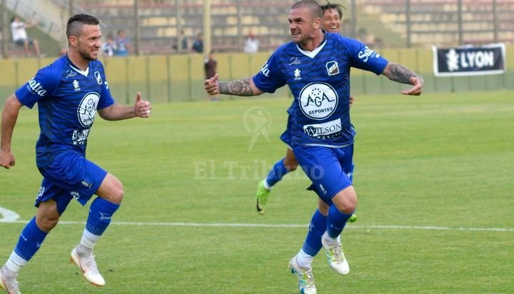 El Santo arrancó con pie derecho derrotando a Zapla