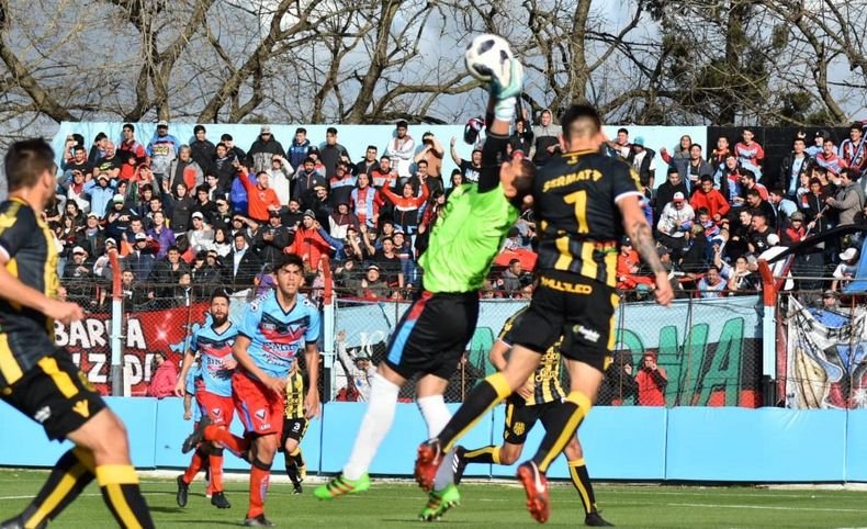 Olimpo no hizo pie y cayó en su visita a Adrogué