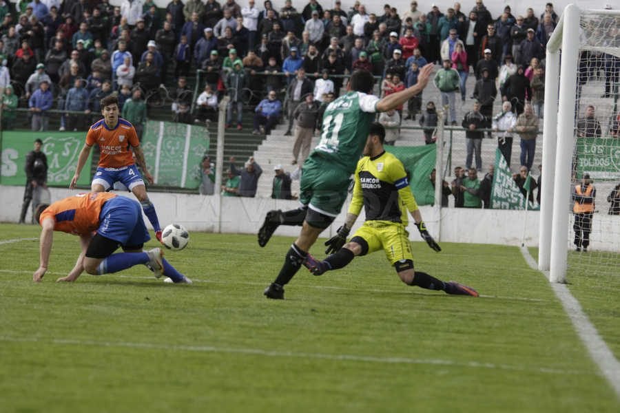 En la última jugada, Sarmiento rescató un empate ante Rafaela