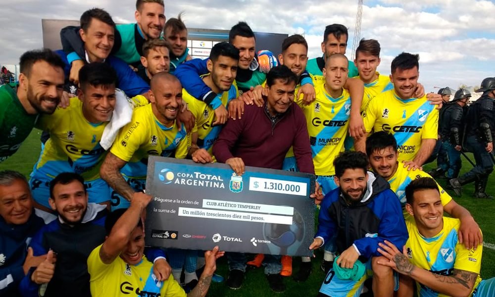 Temperley festejó su pase en Neuquén