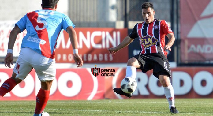 Arsenal profundizó el mal comienzo de Chacarita