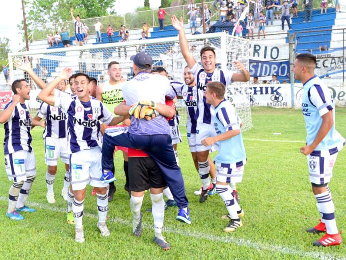 Copa Entre Ríos: Atlético clasificó a semis desde los penales