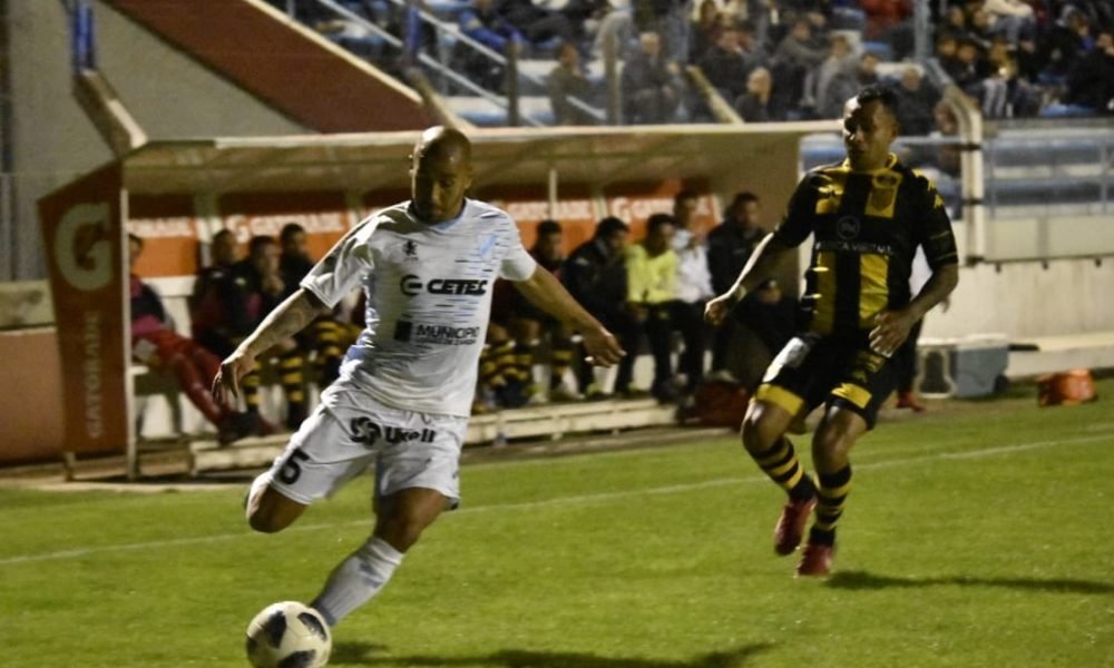 Santamarina dejó pasar la chance de levantar vuelo