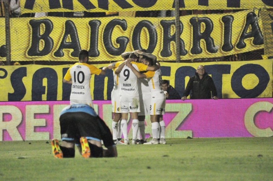 Rosario Central derrotó por penales a Almagro y jugará el clásico con Newell’s