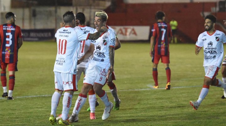 Deportivo Maipú derrotó a San Lorenzo y vuelve a ser puntero