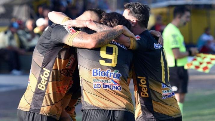 Sólido triunfo de Mitre para seguir arriba