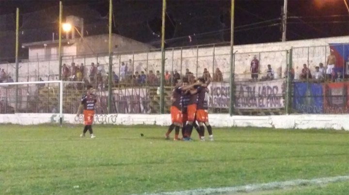 Huracán Las Heras consiguió un triunfo en Catamarca y es escolta de la zona 3