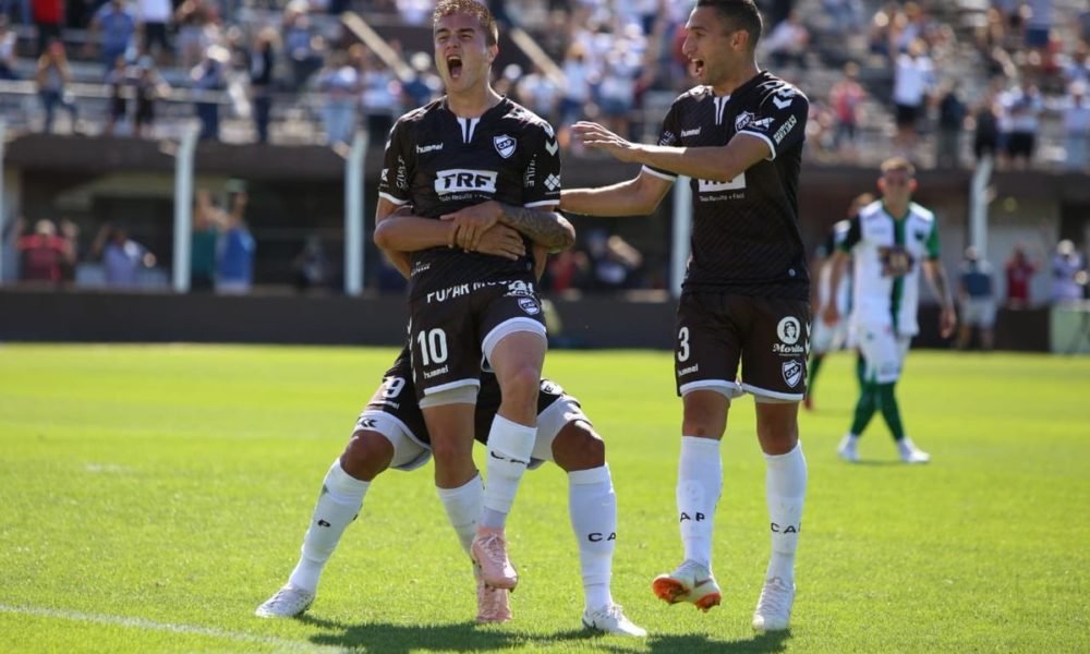 Platense goleó a Nueva Chicago y lo dejó sin punta