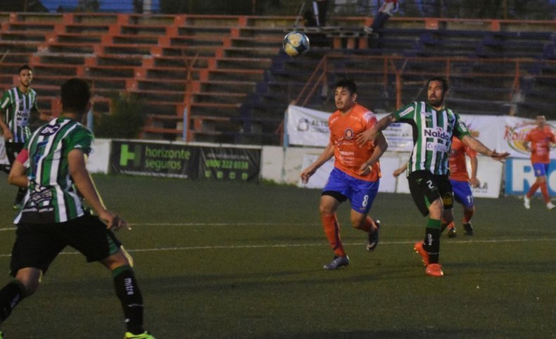 Roca venció a Villa Mitre y se escapó del fondo
