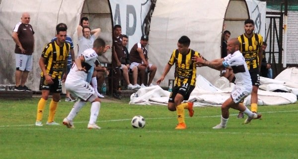 Olimpo cayó en su visita a Vicente López y regresó a la zona de descenso