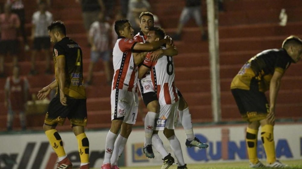 Instituto superó a Mitre y confirmó su levantada