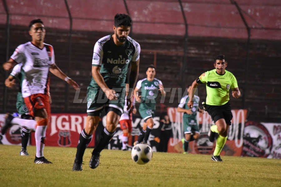 Sarmiento rescató un punto ante Defensores de Belgrano, regresó a la punta y sigue invicto