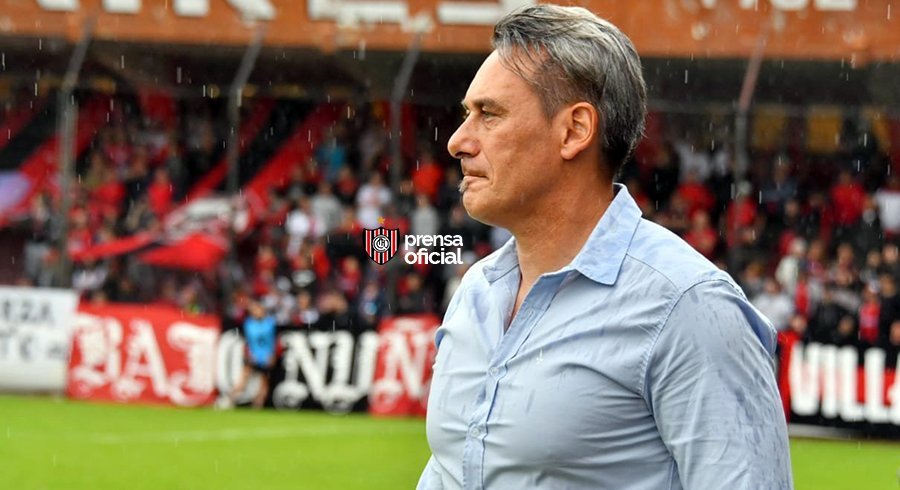 Jorge Vivaldo no es más el entrenador de Chacarita