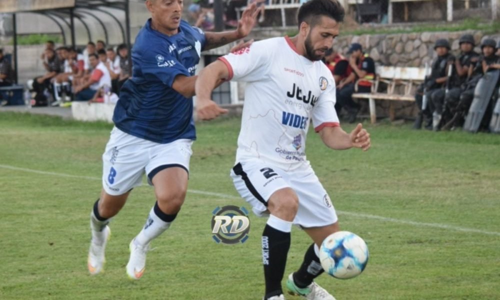 El tricolor sumó al defensor capitalino Hugo Villanueva.