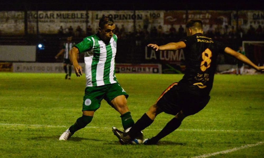 Douglas abrió la serie en Pergamino