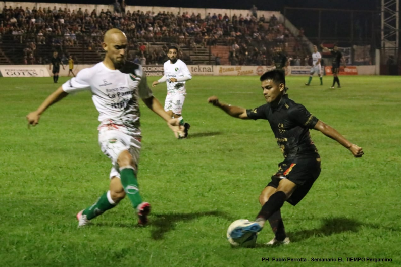 Douglas se anotó la primera goleada de la Copa