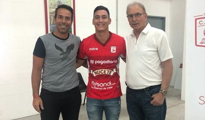 El Gallo cantó el primero