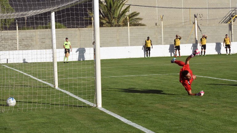 Deportivo Madryn se despertó  a tiempo y eliminó a Independiente.