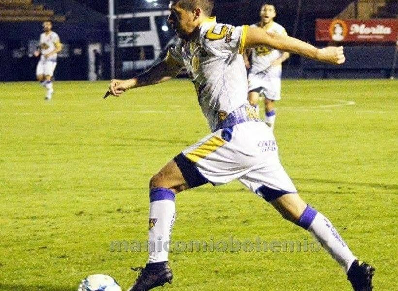 Insólito: Cháves firmó en Douglas, pero se tuvo que ir para que llegue otro jugador