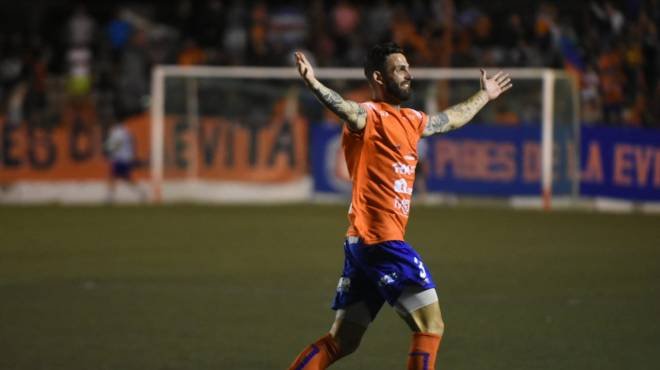 Roca le ganó a Cipolletti y se llevó el primer chico