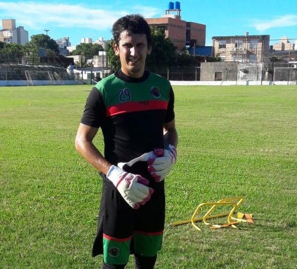 Hilario Navarro entrena en Ferroviario de Corrientes