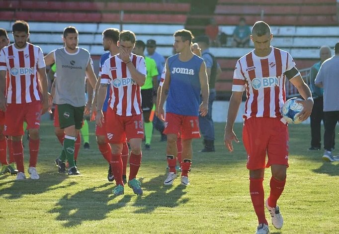El Rojo Neuquino sufrió una dura derrota