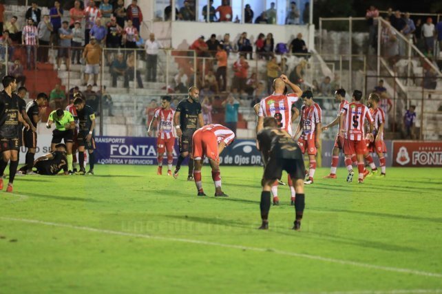 Atlético Paraná perdió con Douglas y quedó a un paso de descender