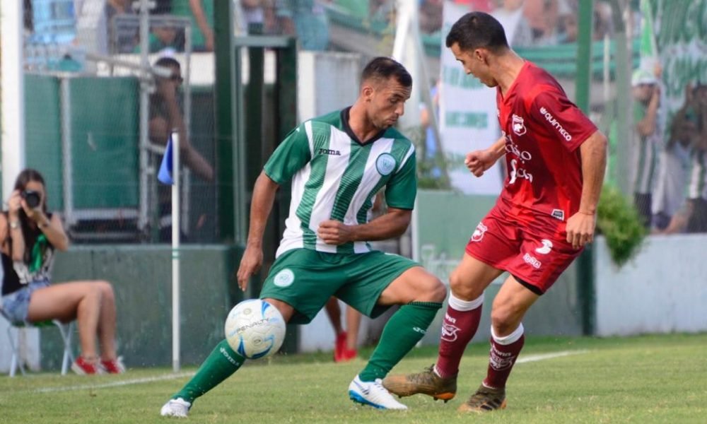 Defensores logró un triunfo agónico y es único puntero