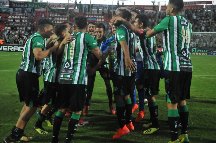 Villa Mitre jugó un partido excelente y eliminó a Newell’s de la Copa Argentina