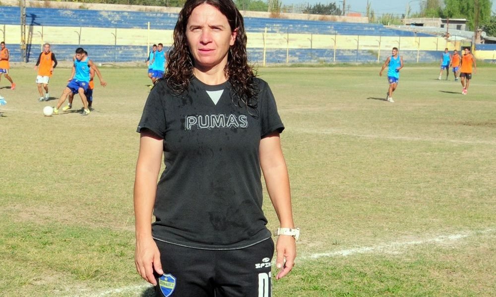 Villalobos: «Siempre me voy a sentir abanderada del fútbol femenino»