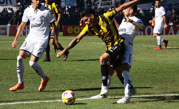 Olimpo se despidió de la B Nacional con derrota ante Quilmes, que se salvó del descenso