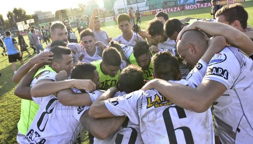 Estudiantes de Caseros ascendió a la B Nacional