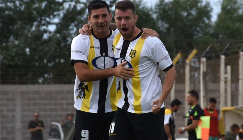 Madryn se quedó con el primer duelo ante Villa Mitre