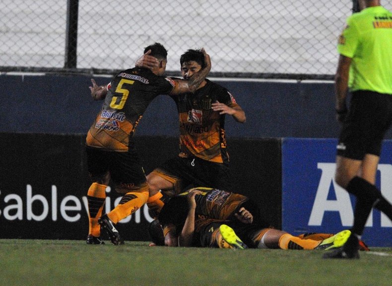 Mitre le ganó sobre la hora a Roca y avanzó de ronda