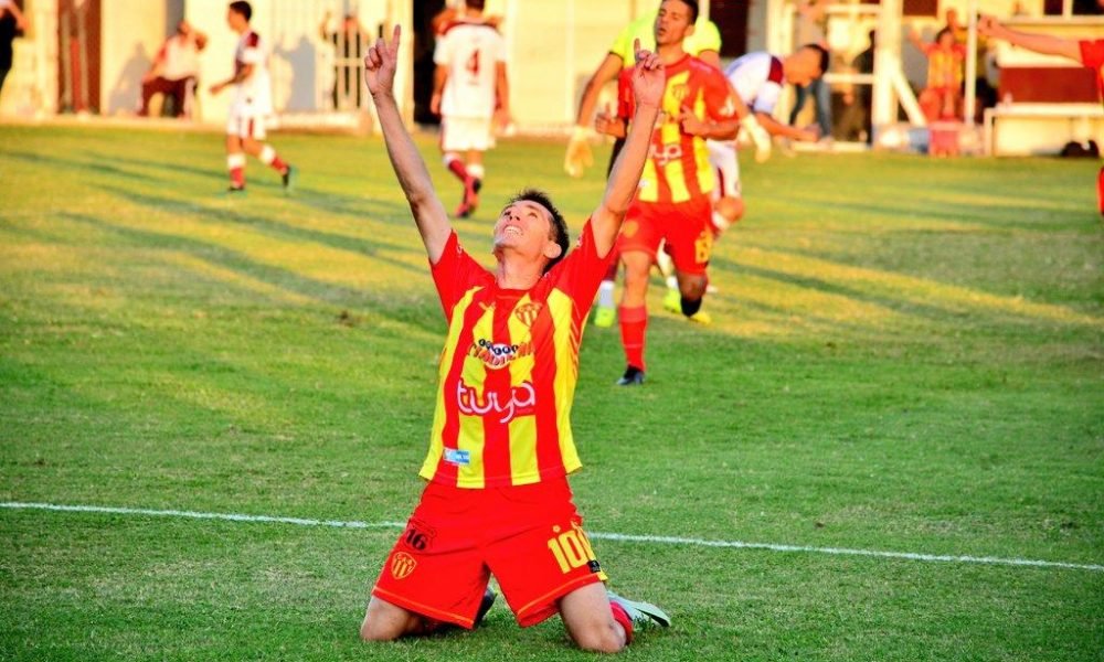 Partidazo en Villa Ramallo: Sarmiento le ganó 4 a 3 a Defensores y llegó a la cima del Pentagonal