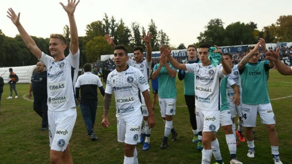La Lepra goleó a Chicago y sueña con la Superliga