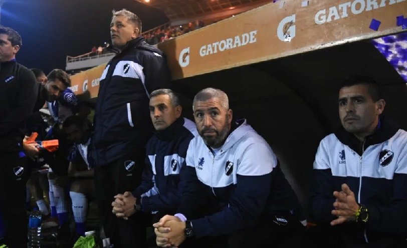 Giganti renunció como DT de Alvarado a pesar de lograr el ascenso